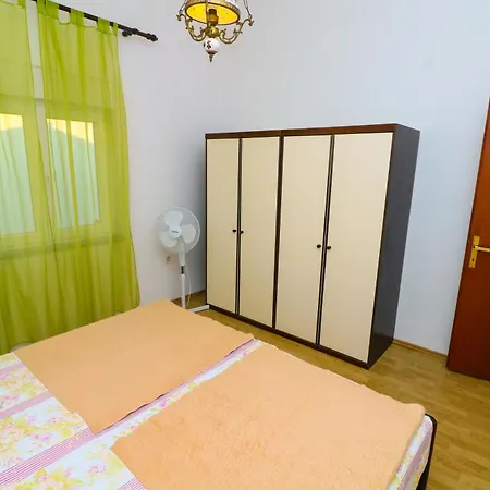 Polic With Terrace Apartment *