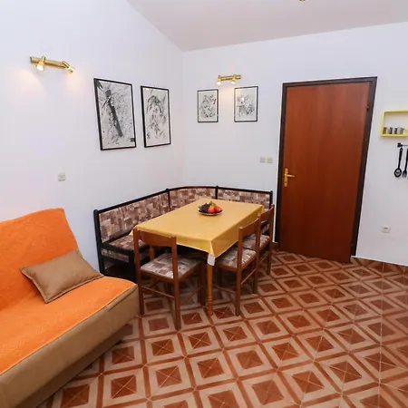 Polic With Terrace Apartment Baska (Krk)