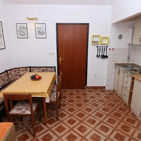 Apartment Polic With Terrace Baska (Krk)