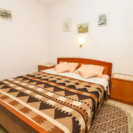 Apartment Polic With Terrace Baska (Krk)