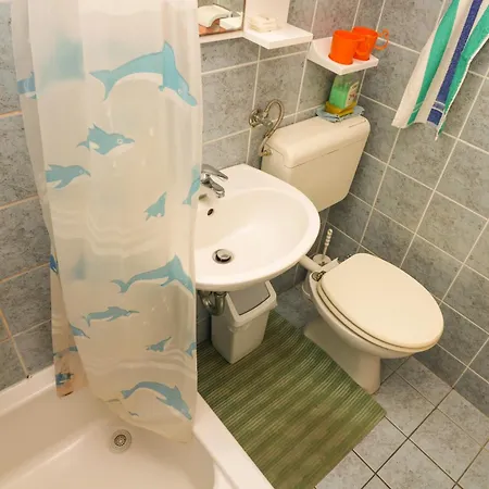 Apartament Polic With Terrace