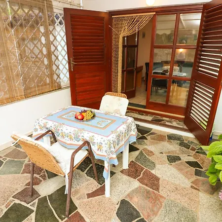 Polic With Terrace Apartment *