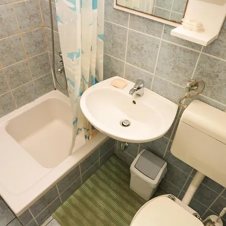 Polic With Terrace Apartment Baska (Krk)