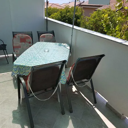 Apartment Polic With Terrace Baska (Krk)