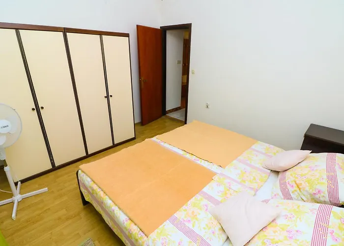 Polic With Terrace Apartmán